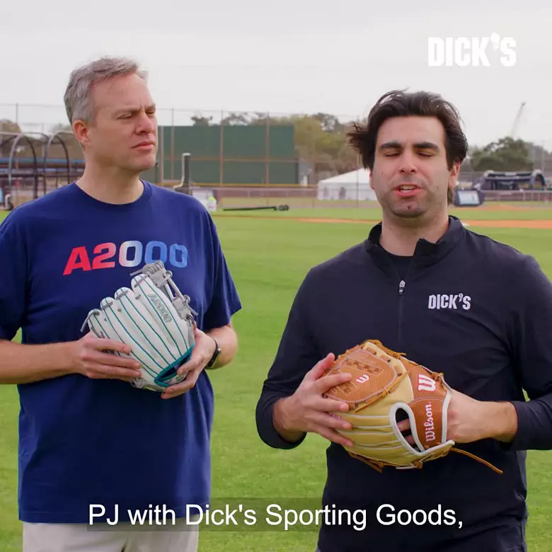 Wilson 34'' AM1 A2000 SuperSkin Series Fastpitch Catcher's Mitt - Image 4